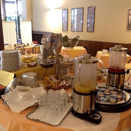 Hotel Milano Pistoia Bagian luar foto
