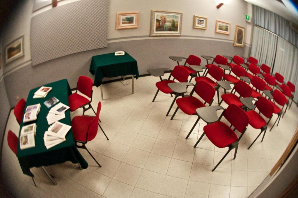 Hotel Milano Pistoia Bagian luar foto