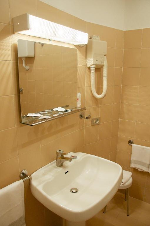 Hotel Milano Pistoia Bagian luar foto