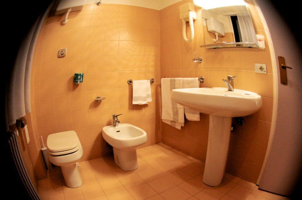 Hotel Milano Pistoia Bagian luar foto