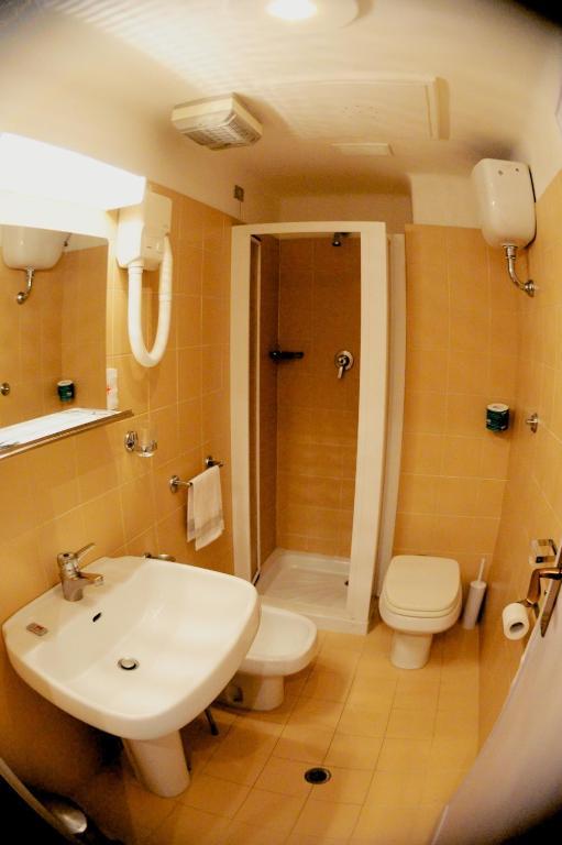 Hotel Milano Pistoia Bagian luar foto