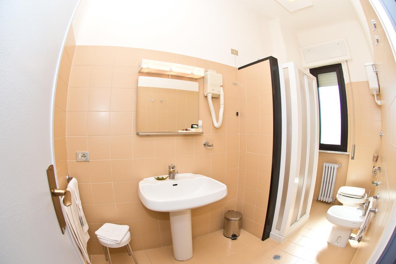 Hotel Milano Pistoia Bagian luar foto